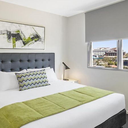 Oaks Brisbane Woolloongabba Suites Room photo